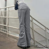 Afslappede grå cargobukser med indsyede lommer