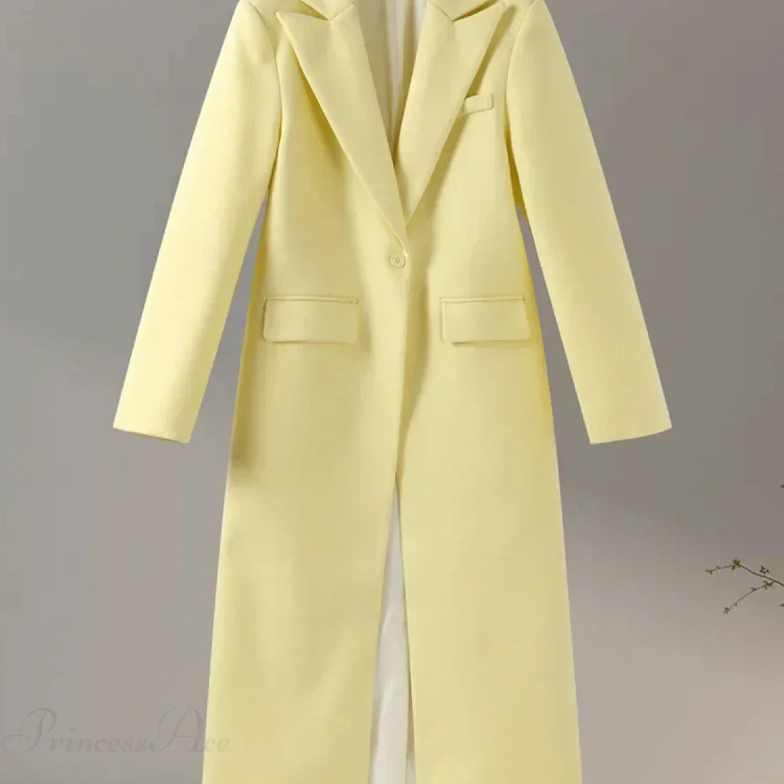 Afslappet grå uldfrakke med knapper i hak