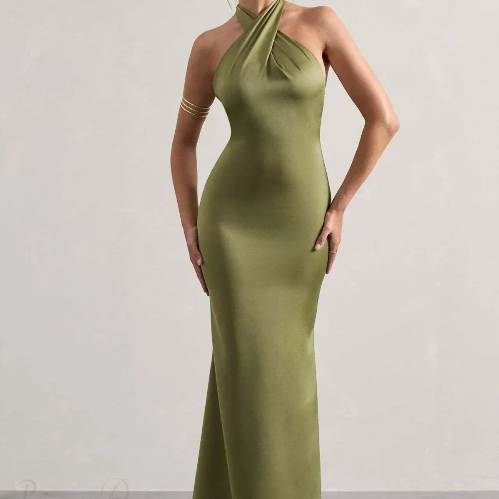 Rygløs aftenkjole med skaft