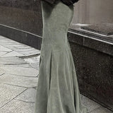 Højtaljet havfrue-nederdel i sølv- og grøn rævepels