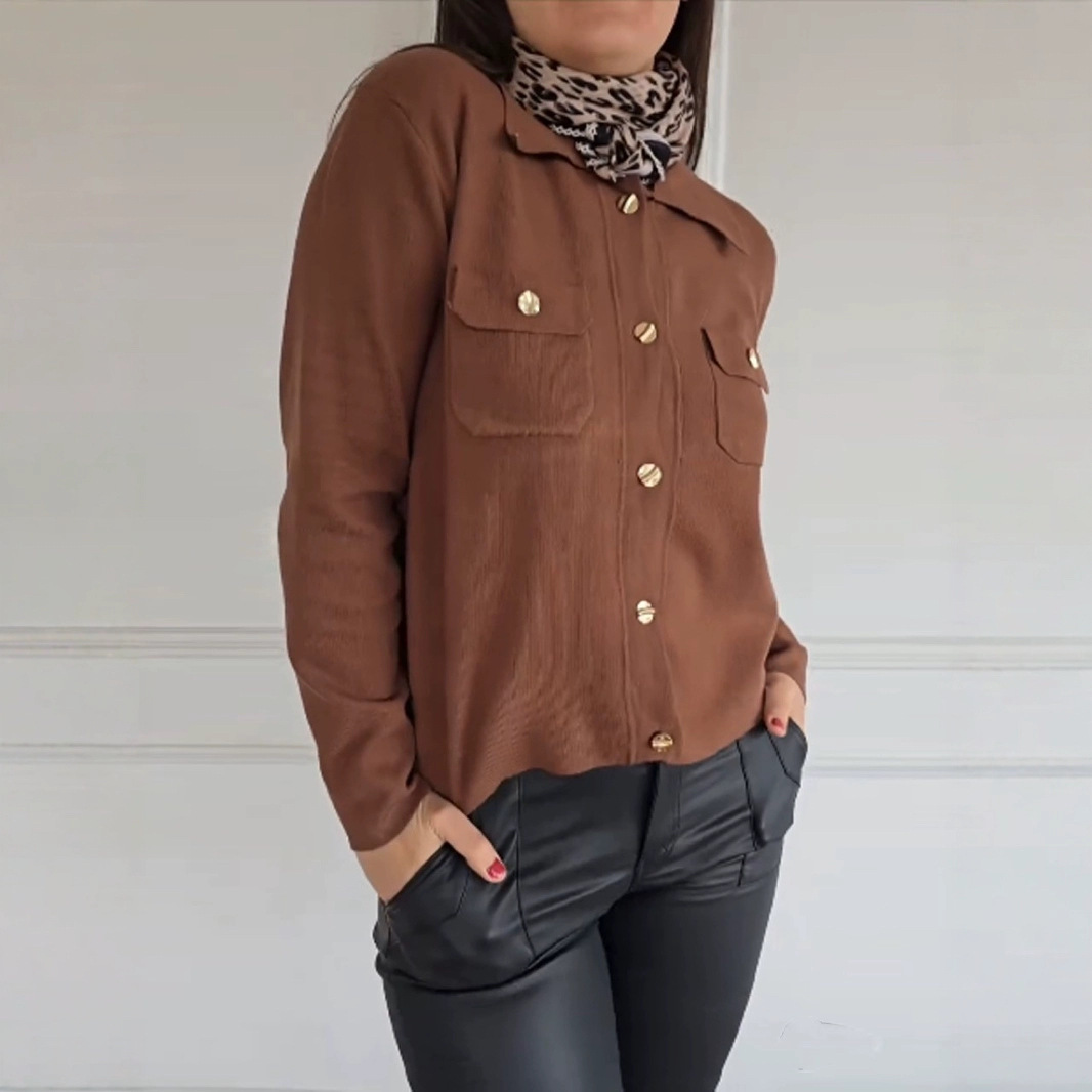 Damecardigan – Ribstrik – Afslappet pasform – Krave med hak – Guldknapper