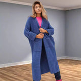 Lang strikfrakke til damer – Oversized pasform – V-hals – Påsyede lommer