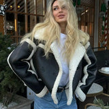 Oversized damejakke – For med shearling-effekt – Kontrastkant – Kort snit