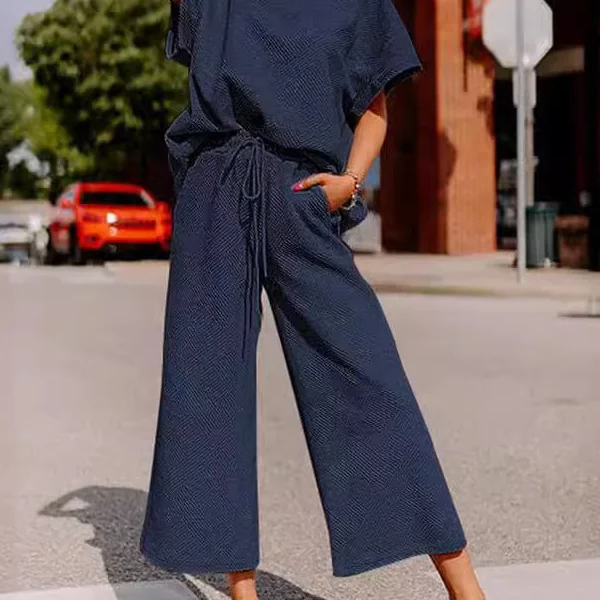 Damesæt – Afslappet pasform – Blød strik – Kortærmet top og bukser med vide ben