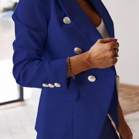 Damejakkesæt – Tætsiddende dobbeltradet blazer – Elegante højtaljede, smalle bukser