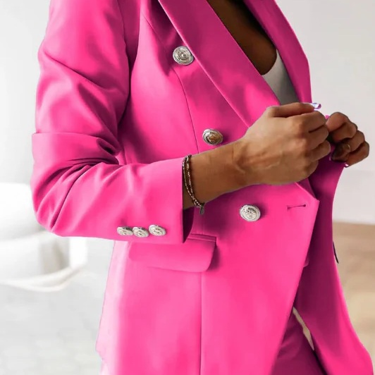 Damejakkesæt – Tætsiddende dobbeltradet blazer – Elegante højtaljede, smalle bukser