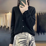 Damecardigan – Uldstrik – Afslappet pasform – V-hals – Lange ærmer – Knaplukning