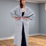 Lang strikfrakke til damer – Oversized pasform – V-hals – Påsyede lommer