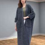 Lang strikfrakke til damer – Oversized pasform – V-hals – Påsyede lommer