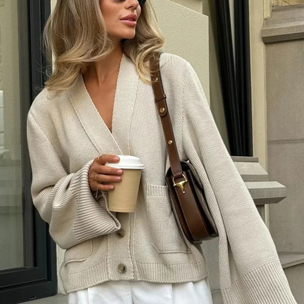 Løstsiddende cardigan med V-hals