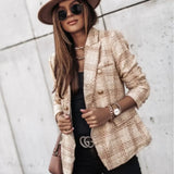 Elegant dobbeltradet ternet blazer med smal pasform og lange ærmer