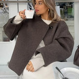 Lammeuldsfrakke med revers og lange ærmer