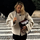 Lammeuldsfrakke med revers og lange ærmer