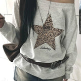 Sweatshirt med leopardprint og stjerneprint, asymmetrisk halsudskæring, off-shoulder design