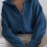 Ensfarvet løstsiddende cardigan med lynlås i manchetterne