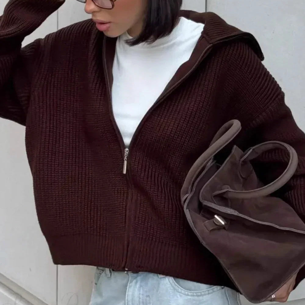 Ensfarvet løstsiddende cardigan med lynlås i manchetterne