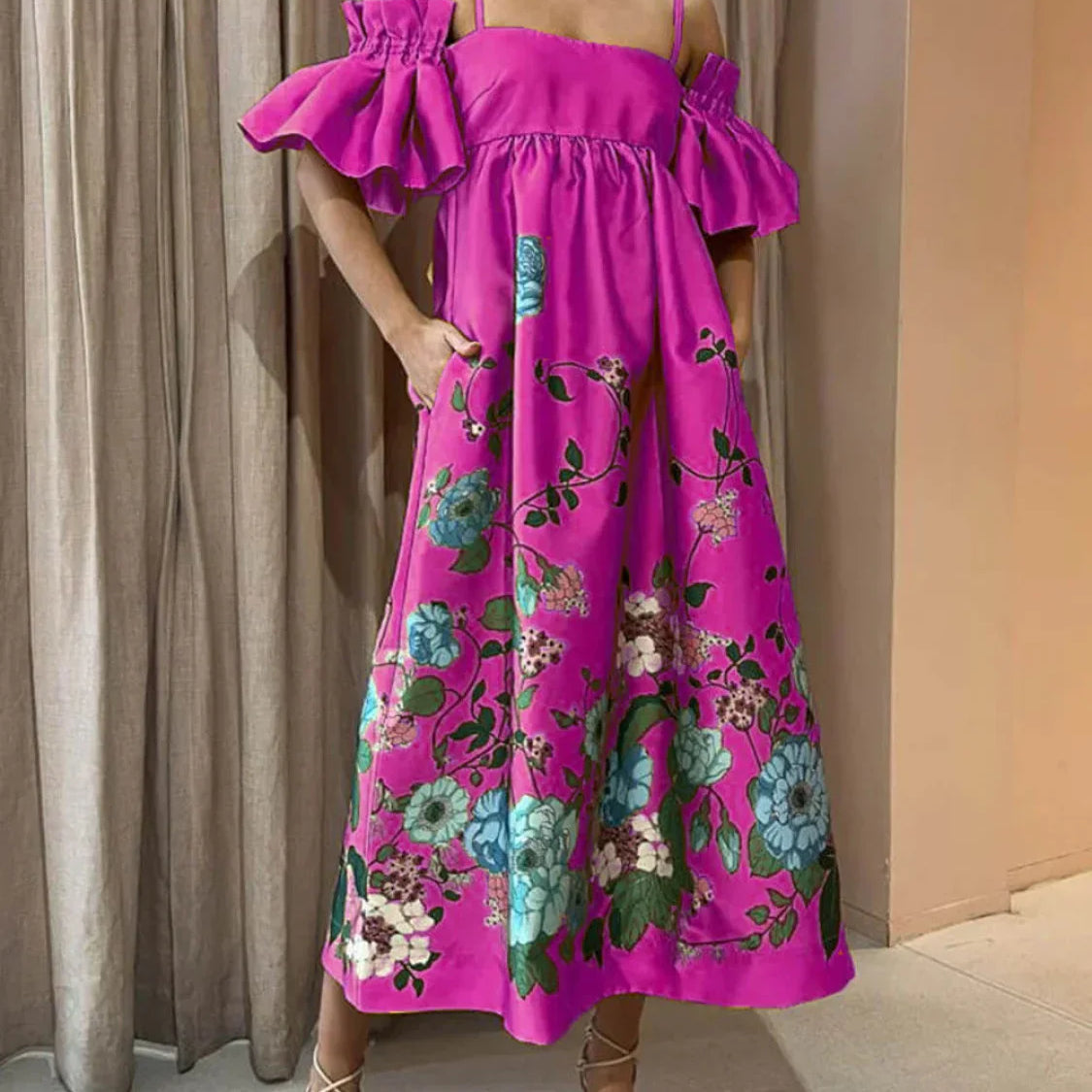 A-formet midikjole med rynkede ærmer og elegante lommer, morgenfrueprint, med lommer.