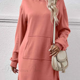 Midikjole med hætte, slids og lomme