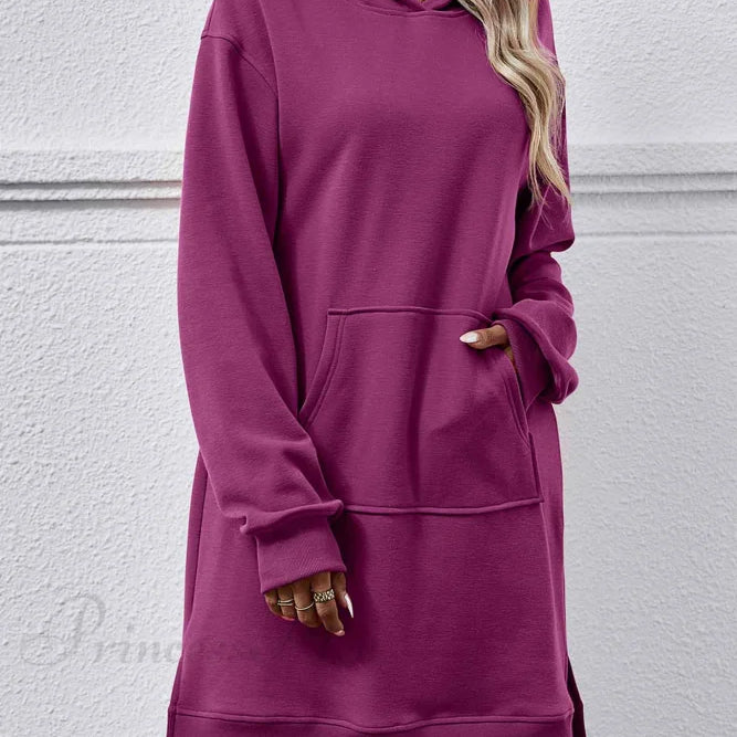 Midikjole med hætte, slids og lomme