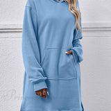 Midikjole med hætte, slids og lomme