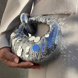 Mini halvmåneformet aftenclutch