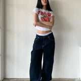 Vide, afslappede jeans med minimalistisk broderi på lommerne