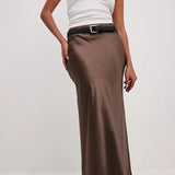 Midinederdel i satin til kvinder – Elegant, flagrende stof – Sofistikeret, tætsiddende snit