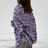 Løstsiddende, afslappet langærmet ternet bluse