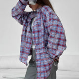 Løstsiddende, afslappet langærmet ternet bluse