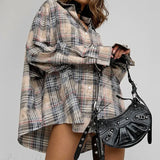 Løstsiddende, afslappet langærmet ternet bluse