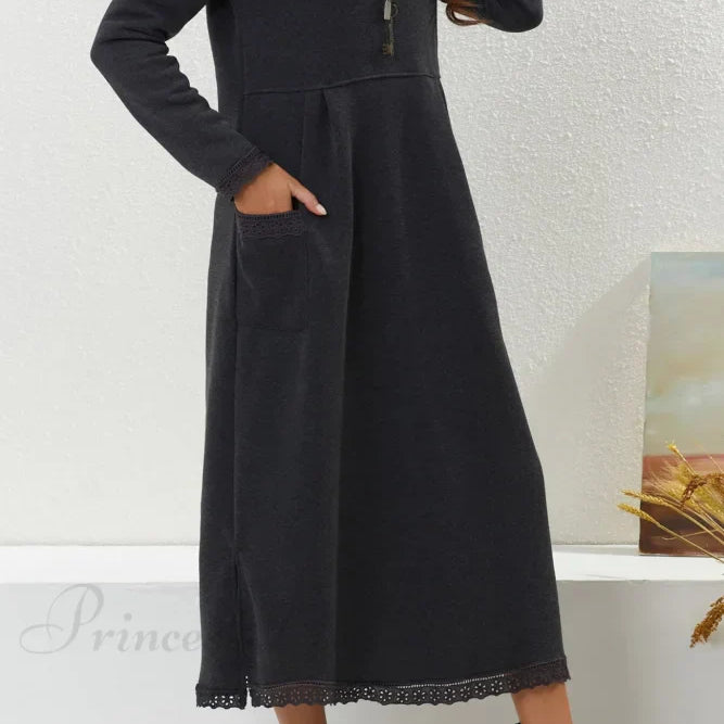 Kjole med blondekant og lommer