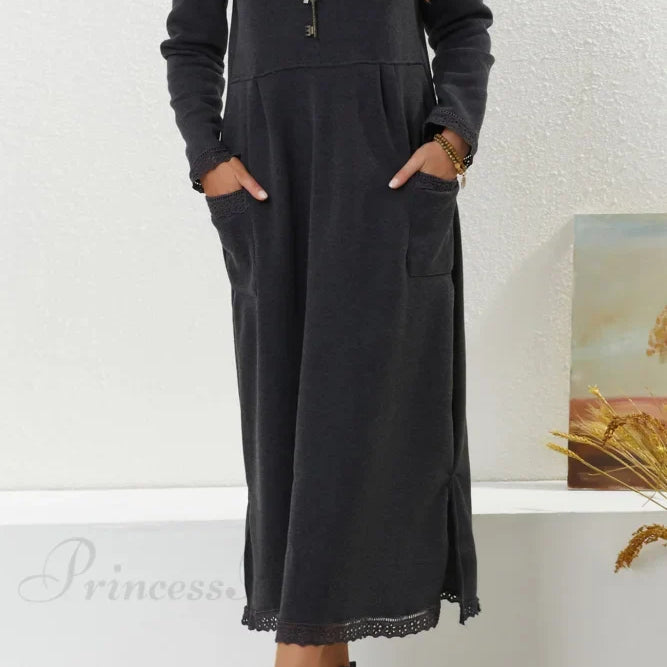 Kjole med blondekant og lommer