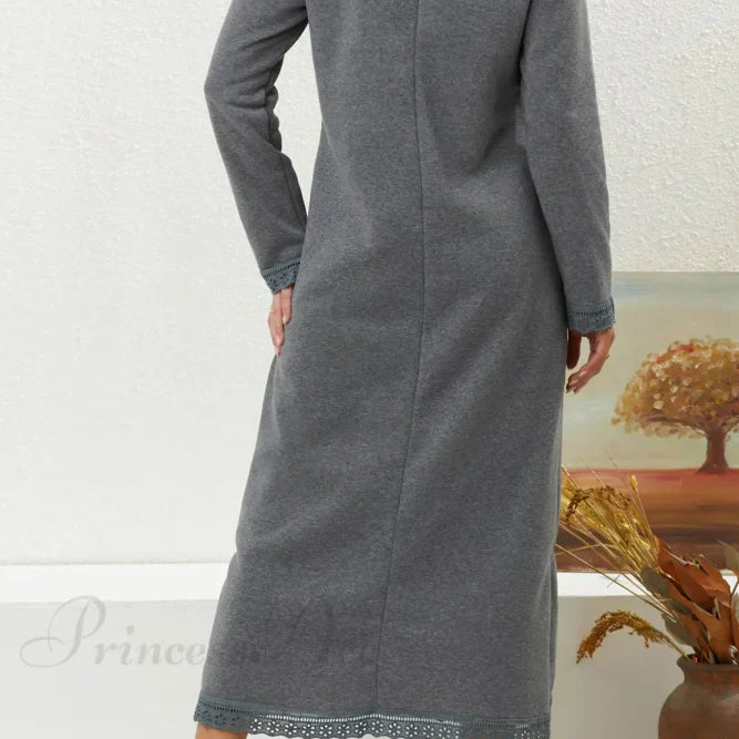 Kjole med blondekant og lommer