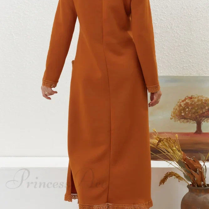 Kjole med blondekant og lommer