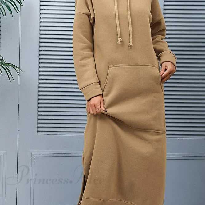 Kjole med hætte, slids og lommer