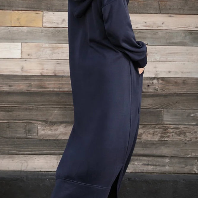 Kjole med hætte, slids og lommer