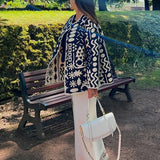 Trykt bomuldsfrakke med enkeltradet lukning og rund hals