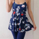 Todelt tankinisæt med printede shorts til knæet