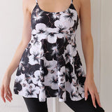 Todelt tankinisæt med printede shorts til knæet