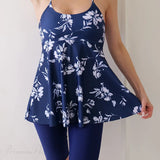 Todelt tankinisæt med printede shorts til knæet