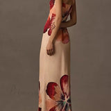 Elegant, tætsiddende midikjole med en sexet, trykt tubetop