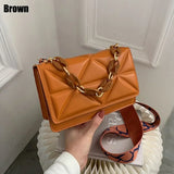 Skuldertaske i PU-læder med metalkæde