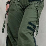 Lavtaljede, svajerformede punk cargobukser med lynlåsgylp