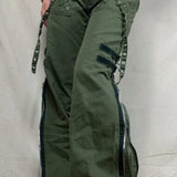 Lavtaljede, svajerformede punk cargobukser med lynlåsgylp