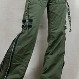 Lavtaljede, svajerformede punk cargobukser med lynlåsgylp