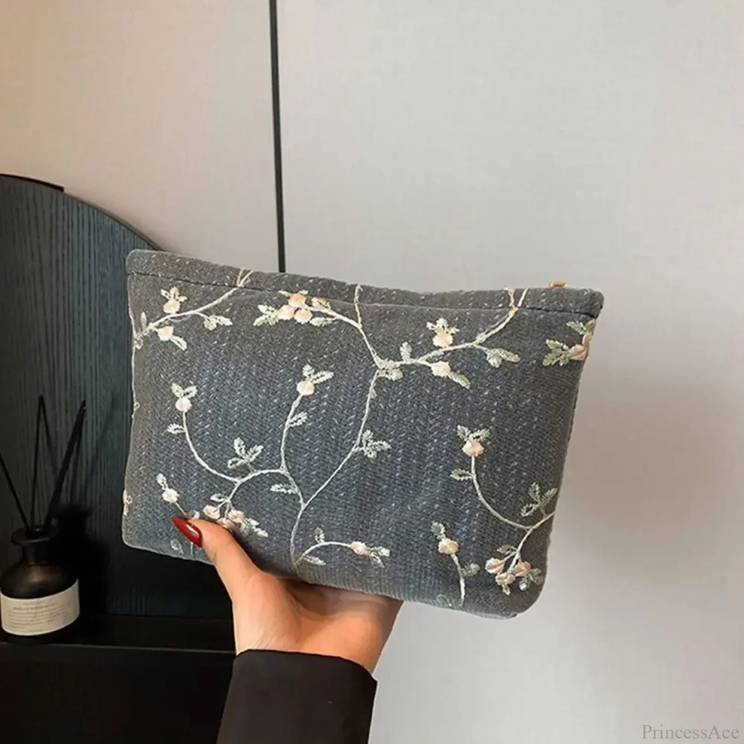 Armbånd i rattan og strå