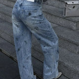 Højtaljede retro jeans med lige ben og hjerte-graffitiprint