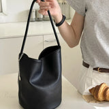 Retro bucket-skuldertaske i blødt læder