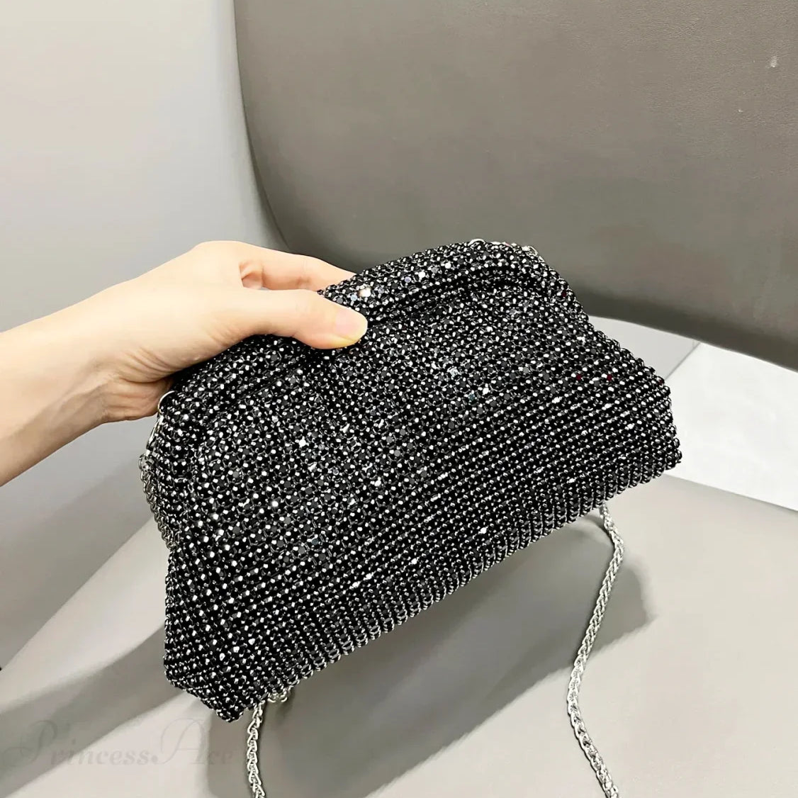 Designer aftenclutch udsmykket med rhinsten