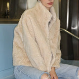 Tyk imiteret pelsfrakke med ribbet rullekrave